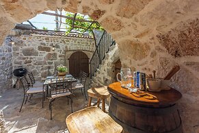 House Stara Kuca-old Stone House