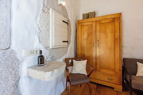 House Stara Kuca-old Stone House