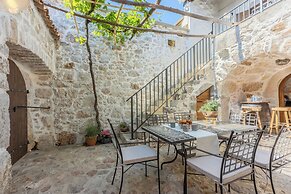 House Stara Kuca-old Stone House