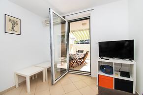 Apartment Pave by Zamalin Beach