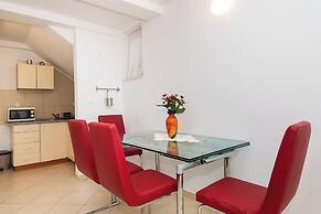 Apartment Pave by Zamalin Beach