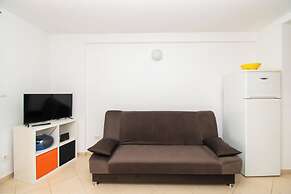 Apartment Pave by Zamalin Beach