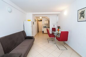 Apartment Pave by Zamalin Beach