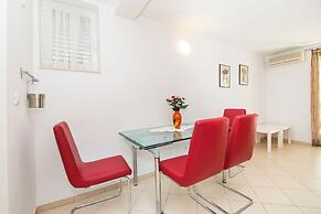 Apartment Pave by Zamalin Beach