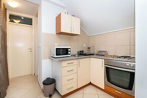 Apartment Pave by Zamalin Beach