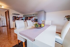 Apartments Lady 2