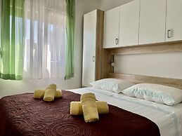 Apartments Veli Rat