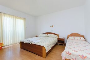 Apartments and Room Sime M