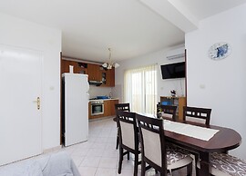 Apartments and Room Sime M