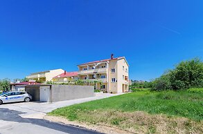 Apartments and Room Sime M