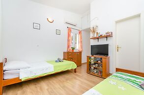 Apartment Close to the Beach