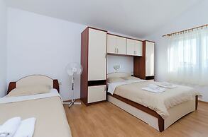 Apartments Marija P Lopar