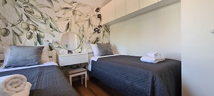 Apartments Hvaranin