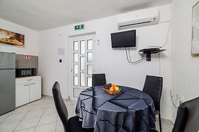 Apartments Ester