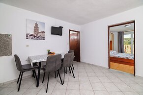 Apartments Ester