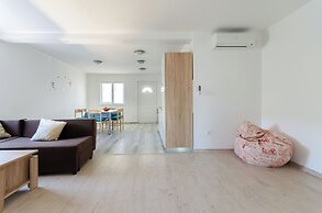 Apartments Ester