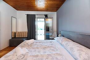 Apartments Anica F