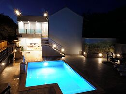House Luketini Dvori