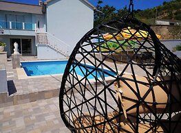 House Luketini Dvori