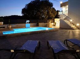 House Luketini Dvori
