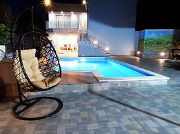 House Luketini Dvori