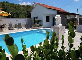 House Luketini Dvori