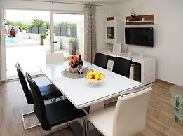 House Luketini Dvori