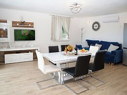 House Luketini Dvori