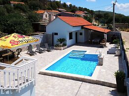 House Luketini Dvori
