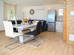 House Luketini Dvori
