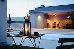 Apartment Holiday Home TiA
