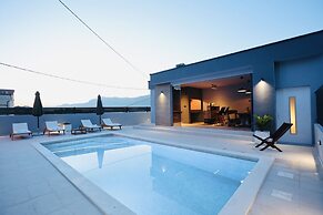 Apartment Holiday Home TiA
