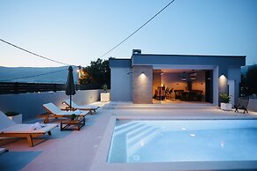 Apartment Holiday Home TiA