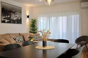 Apartment Holiday Home TiA