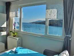 Apartment By the Sea