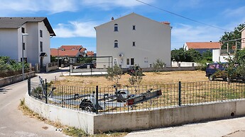 House Brunac With Parking