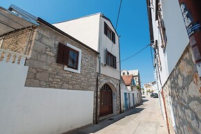 House Brunac With Parking