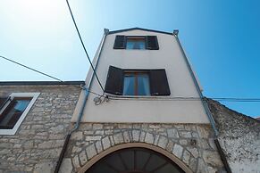 House Brunac With Parking