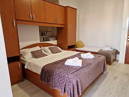 Apartment and Rooms Zora