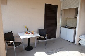 Apartment and Rooms Zora