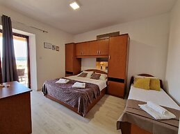 Apartment and Rooms Zora