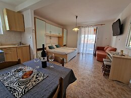 Apartment and Rooms Zora