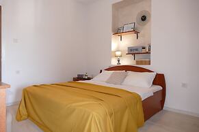 Apartment and Rooms Zora