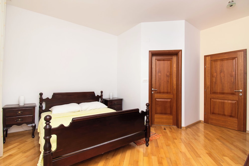 Apartment Villa Zlatna