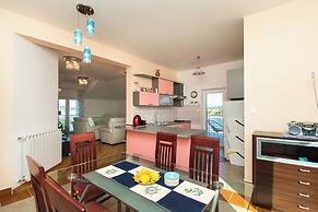 Apartment Villa Zlatna