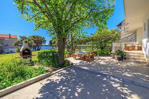 Apartments and Room Petar
