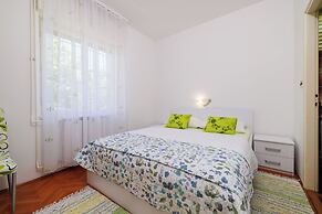Apartments and Room Petar