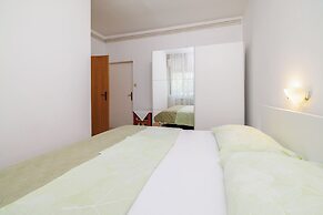 Apartments and Room Petar