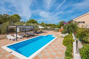 Villa Bravura