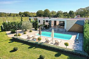Villa Royal Green Three